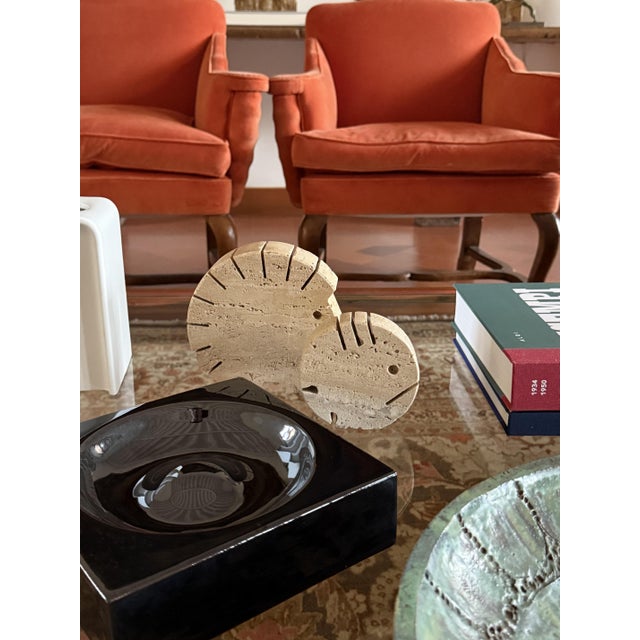 Travertine figures porcupine and fish Fratelli Mannelli, Italy 1970s H 15 cm 4 × 18 cm H 10,5 cm 3 × 10,5 cm Conditions:...