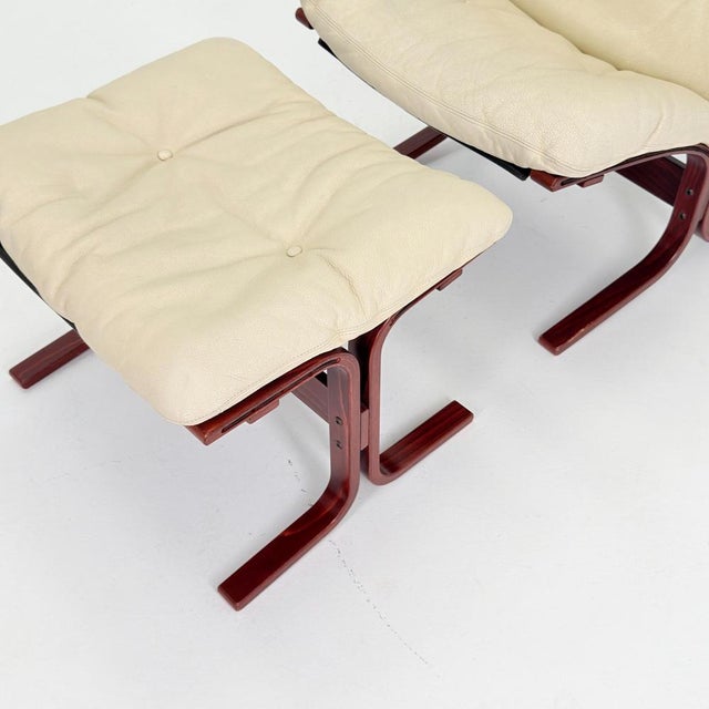 Set of Mid-Century Modern Siesta Chair and Ottoman in Cream White Leather by Ingmar Relling, 1970s For Sale - Image 14 of 18