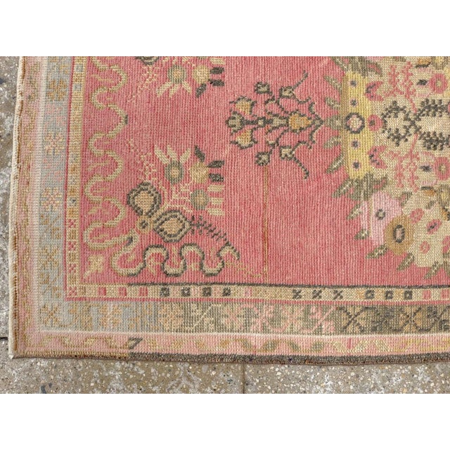 Textile Galerie Shabab Collection Mid-20th Century Turkish Oushak Throw Rug For Sale - Image 7 of 10