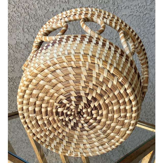 Late 20th-Century Sweetgrass Gullah-Style O-Looped Cachepot Basket For Sale - Image 9 of 18