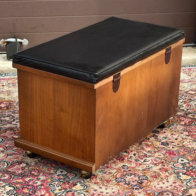Brown Mid-Century Lane Lp Vinyl Record Storage Bench With Black Upholstered Seat on Casters For Sale - Image 8 of 11