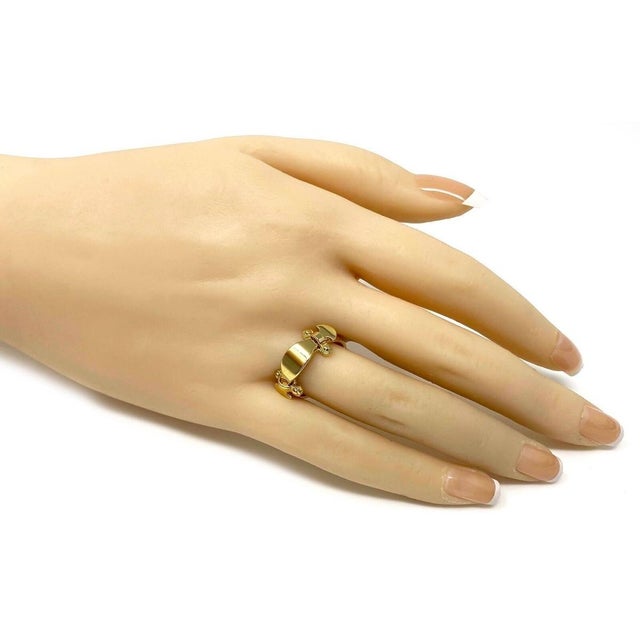 Contemporary Mid 20th Century Louis Vuitton 18k Yellow Gold Stand By Me Ring - Size 6 For Sale - Image 3 of 7