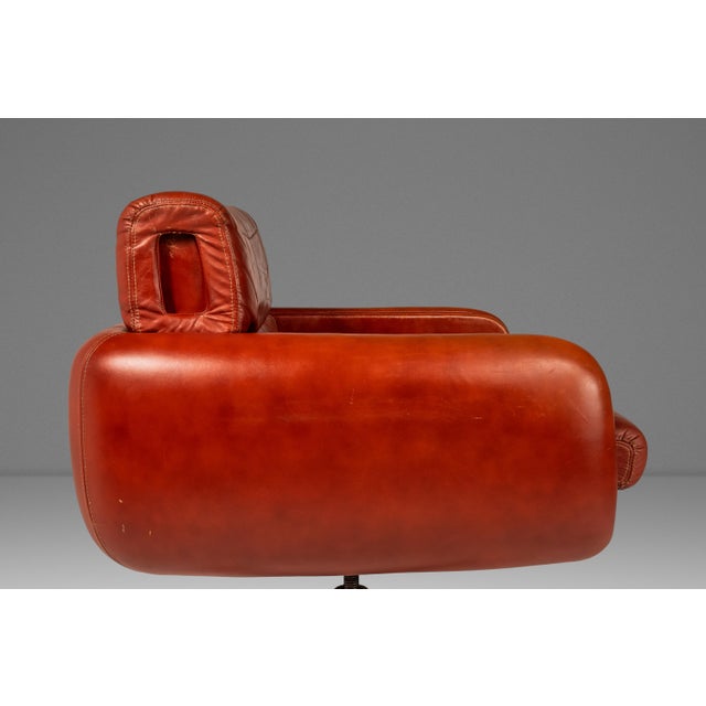 Rare Set of Two (2) Swivel Lounge Chairs in Leather by Frank Doerner for Doerner Faultless Limited Release for John Stuart, Usa, C. 1970s For Sale - Image 9 of 18