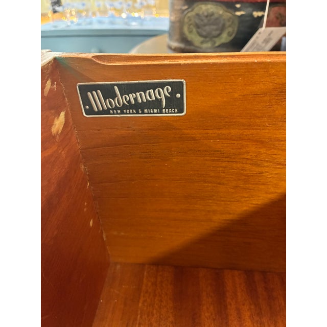 Modernage Midcentury Furniture Company New York & Miami Beach White & Maple Dresser & Mirror With Horizontal Pulls For Sale - Image 16 of 17