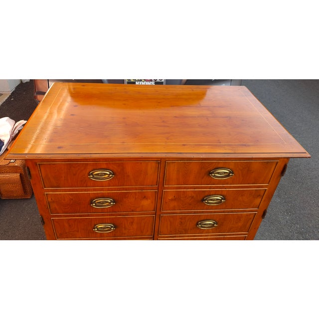 Late 20th Century Federal Style Yew Wood Double Door Side Cabinet For Sale - Image 12 of 15