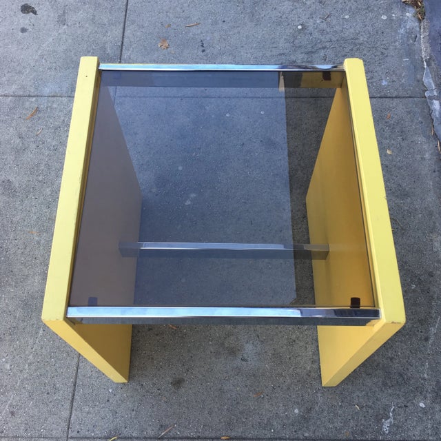 Mid-Century Modern Pair of 1970s Mod Cube Side Tables – Yellow Lacquer, Chrome Stretchers & Smoked Glass Tops For Sale - Image 3 of 8
