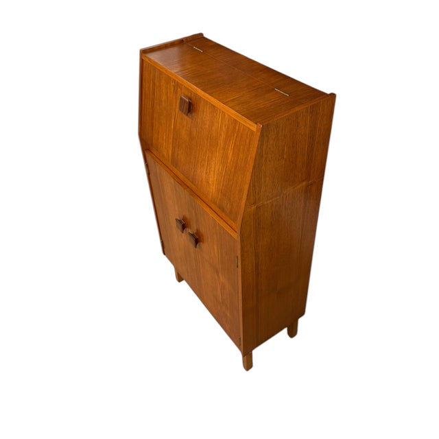 1950s Vintage Mid Century Modern Teak Wood Petite Flip Top Cocktail Table Bar Cabinet Uk Import For Sale - Image 4 of 11