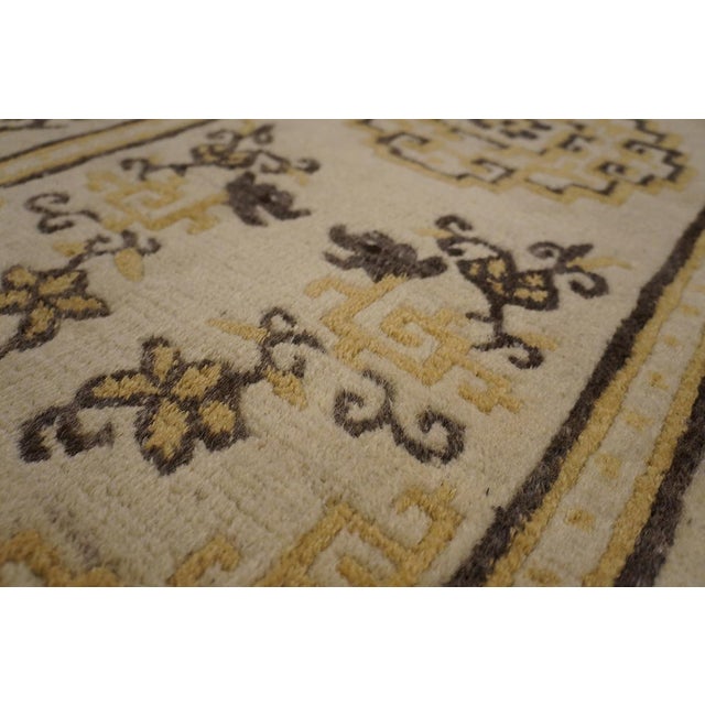 1970s Beige Medallion Vintage Chinese Tibetan Rug 3' 0" X 5' 6" Handknotted Wool Carpet For Sale In New York - Image 6 of 11