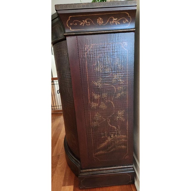 Chinoiserie Ethan Allen Hand‑Decorated Chinoiserie Accent Cabinet — Unused, Excellent Condition For Sale - Image 3 of 5