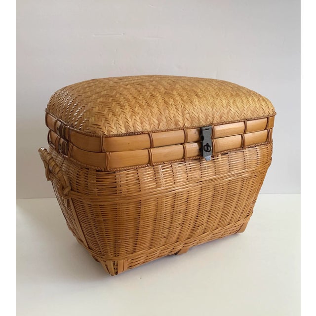 Beautiful Vintage Chinese rattan lidded basket with handles and Woven Fine Herringbone Weave Cane lid. This is the perfect...