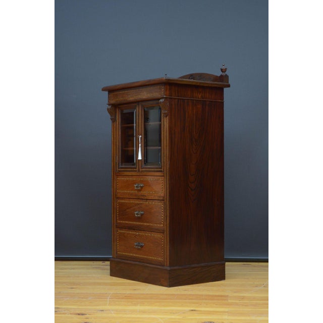 Edwardian Rosewood and Mahogany Cabinet, 1890s, in Good conditions. Designed 1890 to 1919