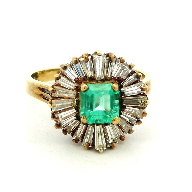Vintage 14k Gold Emerald & Diamond Ballerina Ring, Circa 1980, Size 7 For Sale - Image 9 of 11