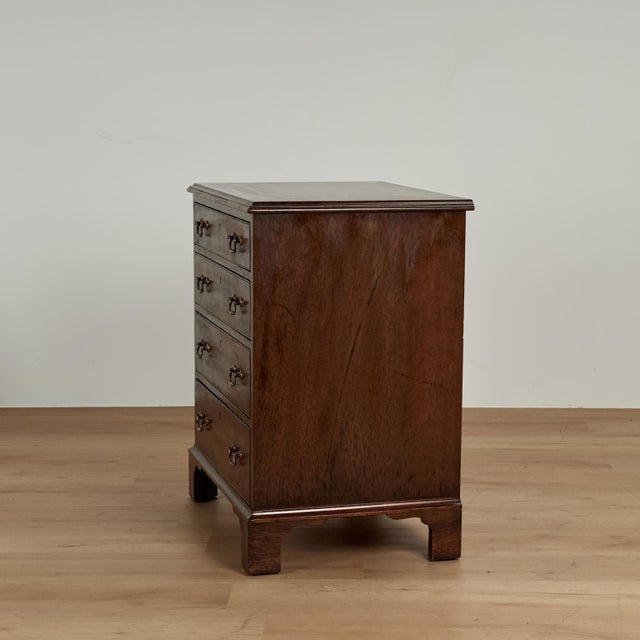 Vintage Pair of Chippendale Style Stands by Biggs For Sale - Image 17 of 18