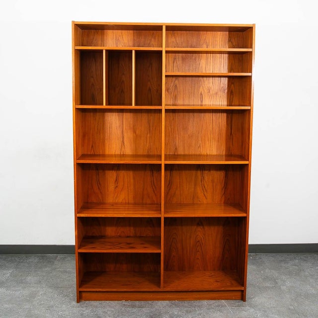 Teak bookshelf with adjustable shelving. An excellent compact design that would work well in any space. Unmarked example.