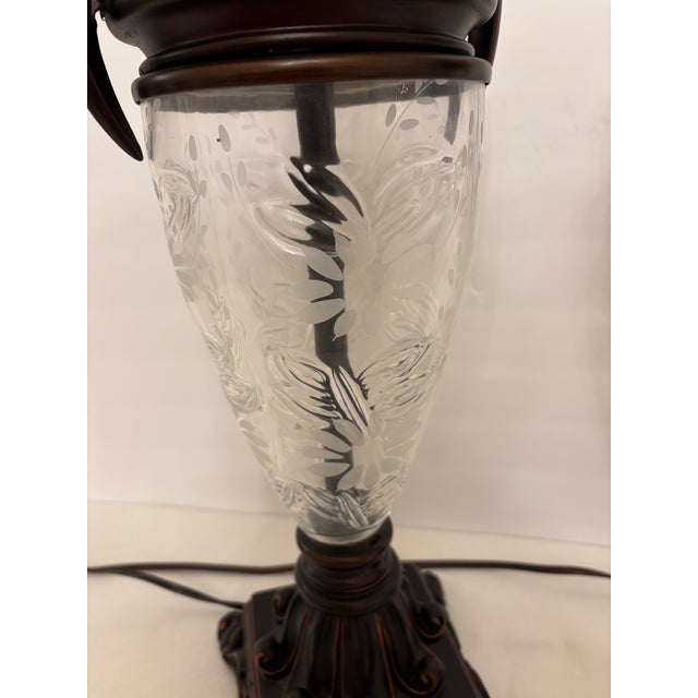 Neoclassical 1980's Vintage Neoclassical Faux Bronze and Etched Glass Urn Table Lamps - A Pair For Sale - Image 3 of 5