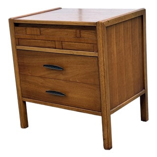 Mid Century Modern Walnut Nightstand / End Table For Sale