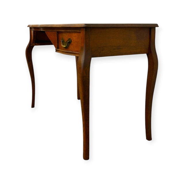 Early 20th Century Antique Tiger Oak Writing Desk With Cabriole Legs – John Stengel & Co. For Sale - Image 5 of 13