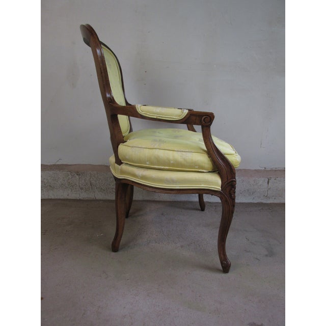 1970s Vintage French Louis XV Style Fauteuils by Hickory Furniture Co., a Pair For Sale - Image 5 of 14