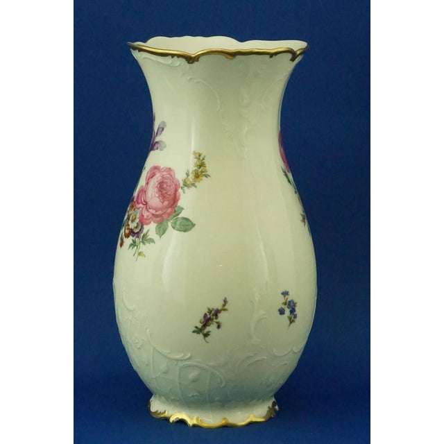 1920s 20th Century Antique Porcelain Vase with Floral Decoration from the Fürstenberg Factory, Germany, 1920s For Sale - Image 5 of 18