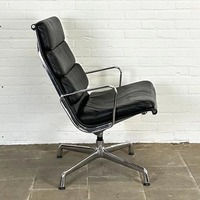 Ea219 Soft Pad Armchair by Charles & Ray Eames for Vitra For Sale - Image 3 of 8