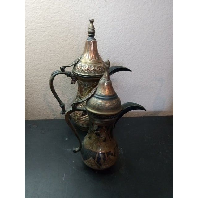 Folk Art VTG Pair of Hammered Bronze Dallah Pots in Gradient Sizes For Sale - Image 3 of 5