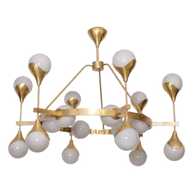 Very Large Murano Glass and Brass Chandelier in the Style of Stilnovo For Sale