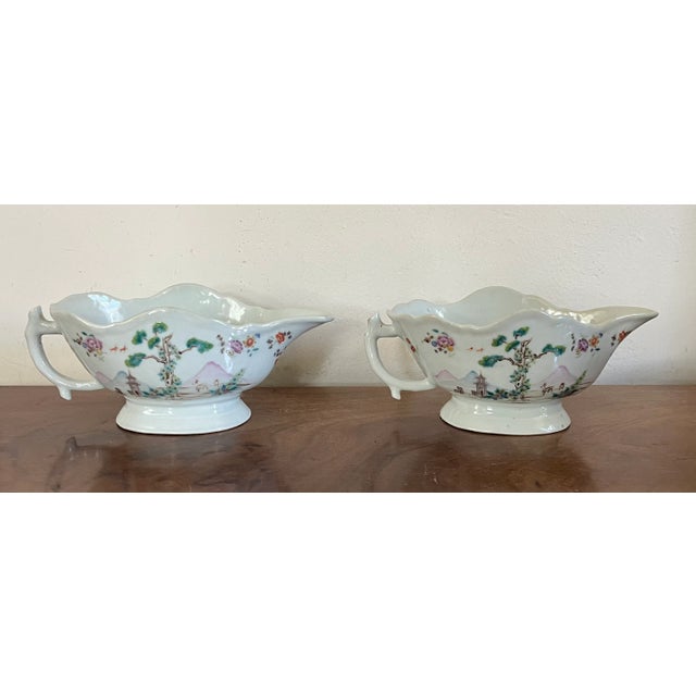 Antique 18th Century Chinese Export Qianlong Porcelain Sauce Boats in Famille Rose Glaze Circa 1750 - a Pair For Sale - Image 11 of 12