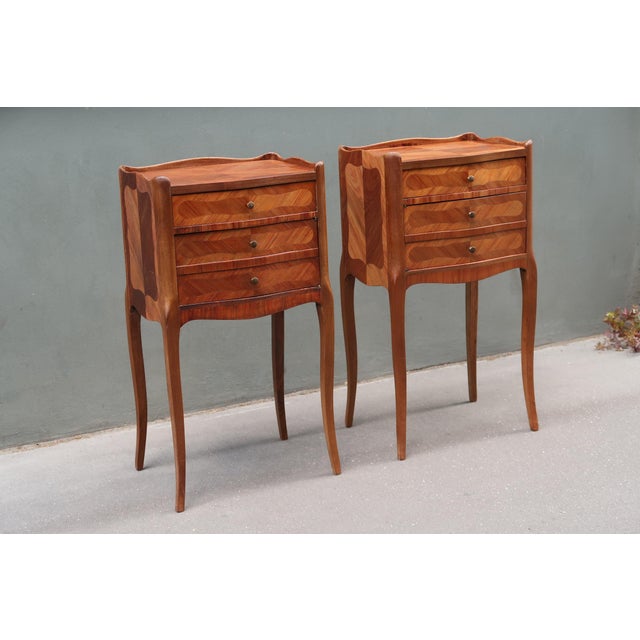 1920s Pair of French Louis XV Style Rosewood Side Tables Nightstands For Sale - Image 10 of 14