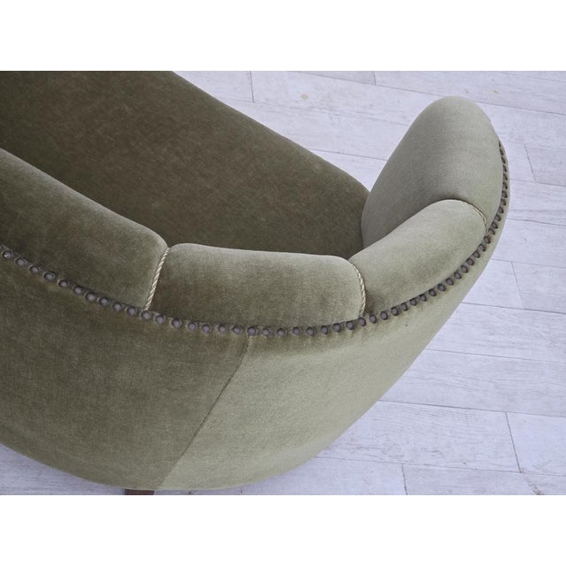 Danish 2-Seater Banana Sofa in Green Furniture Velour and Oak Wood Legs, 1970s For Sale - Image 14 of 18