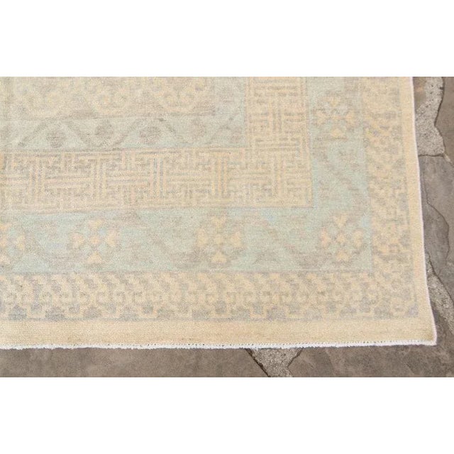 1980s Contemporary Allover Geometric Floral Champagne & Mint Wool Low Pile Hand-Knotted Rug - 6’1” x 9’8” For Sale In Los Angeles - Image 6 of 10