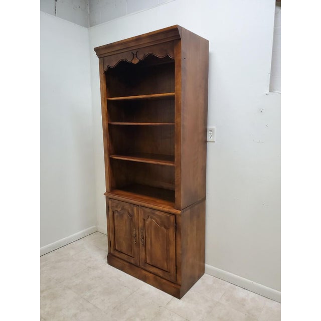 French Country 1990s Ethan Allen Bookcase French Country Display Cabinet Shell Carved Fin. 236 For Sale - Image 3 of 11