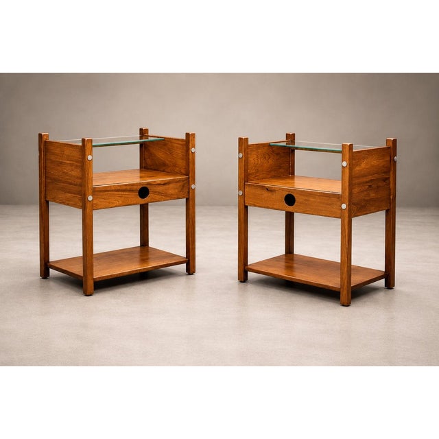 Pair of Sergio Rodrigues “Yara” Side Tables in Freijó Wood with Drawers and Glass Tops, Brazil, 1960s For Sale - Image 12 of 18