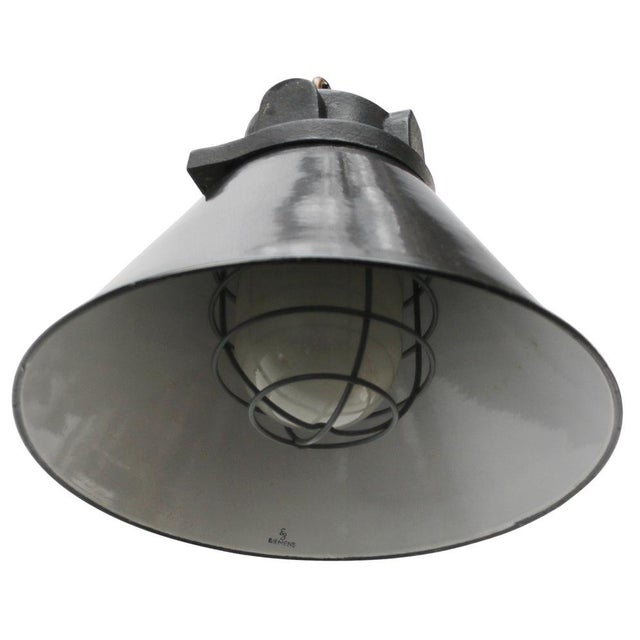 1930s Vintage Industrial German Cast Iron, Black Enamel and Frosted Glass Pendant Light from Siemens For Sale - Image 5 of 7