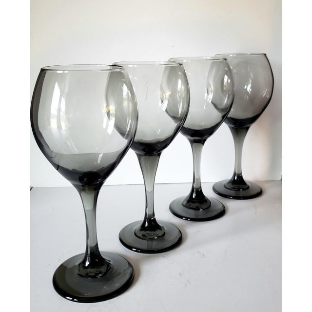 Add timeless elegance to your table with this large set of 4, 8-ounce smoke-colored lead-free and dishwasher-safe Libbey...