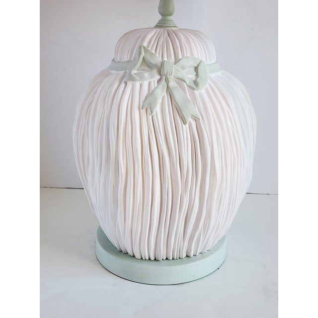Vintage Palm Beach Style Ribbon & Bow Motif Plaster Table Lamp For Sale In New York - Image 6 of 15