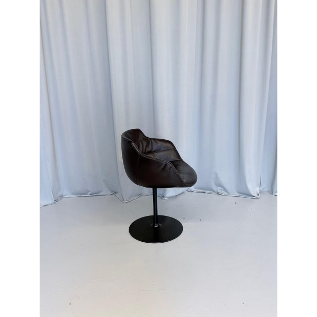 Vintage Brown Leather Swivel Cocktail Chairs, Italy, 1980s, Set of 2 For Sale - Image 4 of 10
