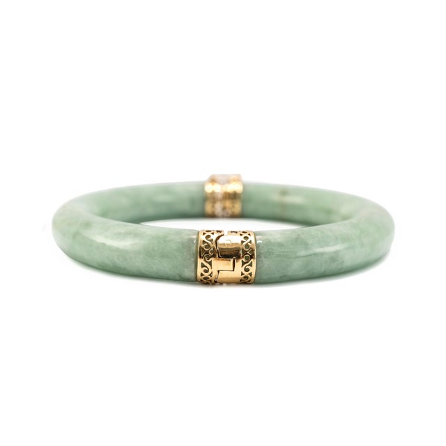 Modern Vintage 14k Yellow Gold Green Jade Jadeite Bangle Bracelet For Sale - Image 3 of 9