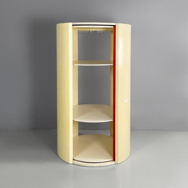 Italian Space Age orange and beige plastic round wardrobe by Gilberto Peguri, 1970s Round-based wardrobe made entirely of...