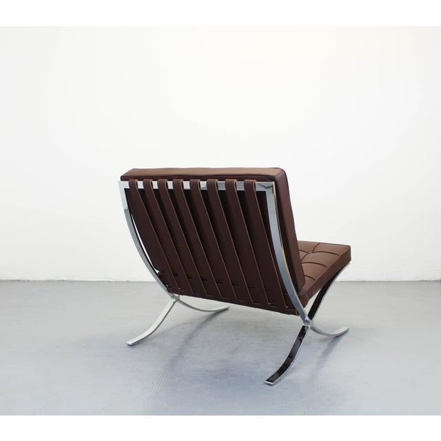 Barcelona Chair in Brown Leather by Ludwig Mies Van Der Rohe for Knoll International For Sale - Image 6 of 14