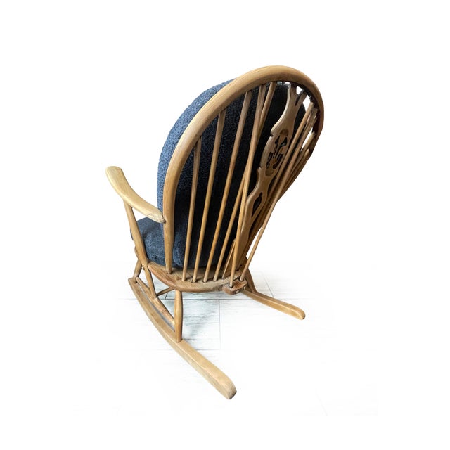 1970s Mid-Century Modern Elm Wood Rocking Chair from Ercol, 1970s For Sale - Image 5 of 15
