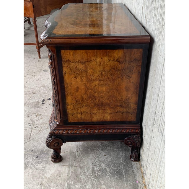 1900s Venetian Baroque Dresser with mirror in Burl Walnut with Ebonized Details For Sale - Image 10 of 18