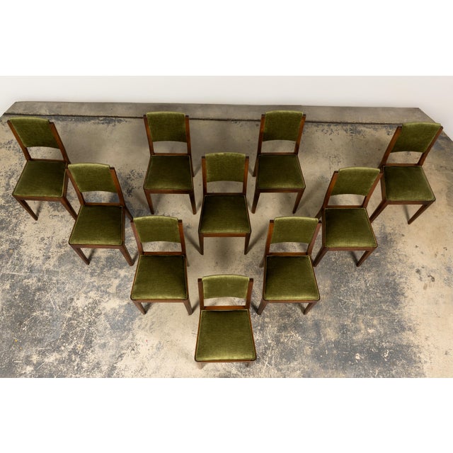 1930s French Art Deco Walnut Dining Chairs in Olive Green Velvet – Set of 10 For Sale - Image 4 of 18