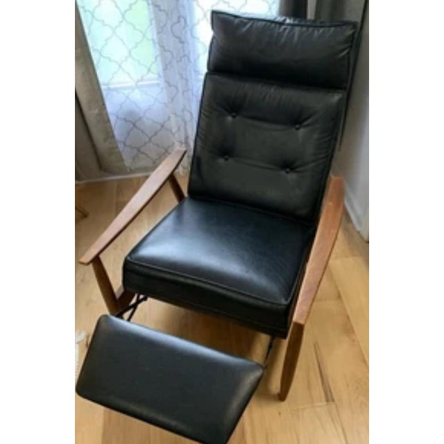 Milo Baughman MCM Walnut Recliner - Milo Baughman for James, Inc. - 1967 For Sale - Image 4 of 10