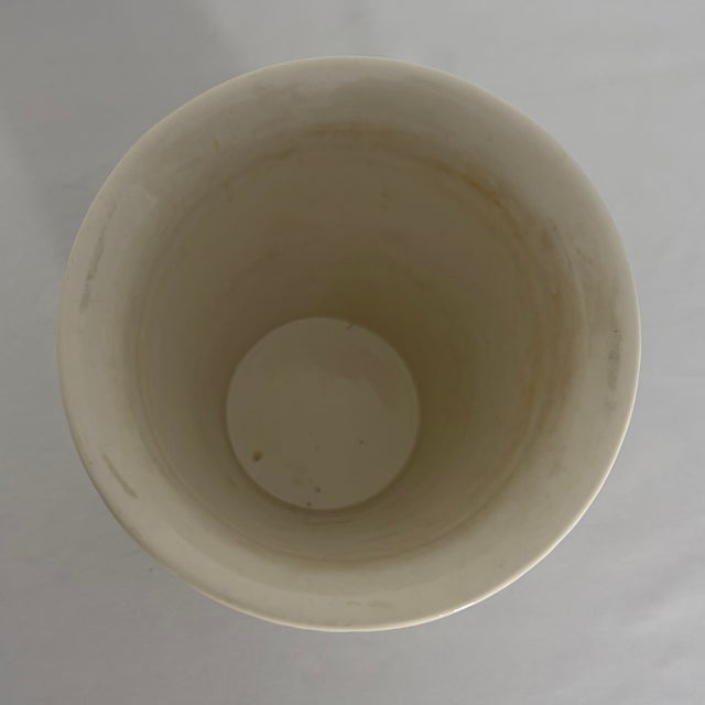 1930s Vintage Von Schierholz Capri German Porcelain Cherub Cachepot For Sale - Image 5 of 8