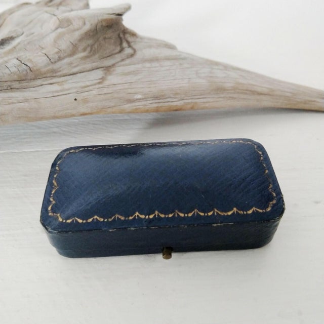 Traditional Antique Mallett the Octagon Georgian Blue Leather Brooch Box Velvet Lined For Sale - Image 3 of 5
