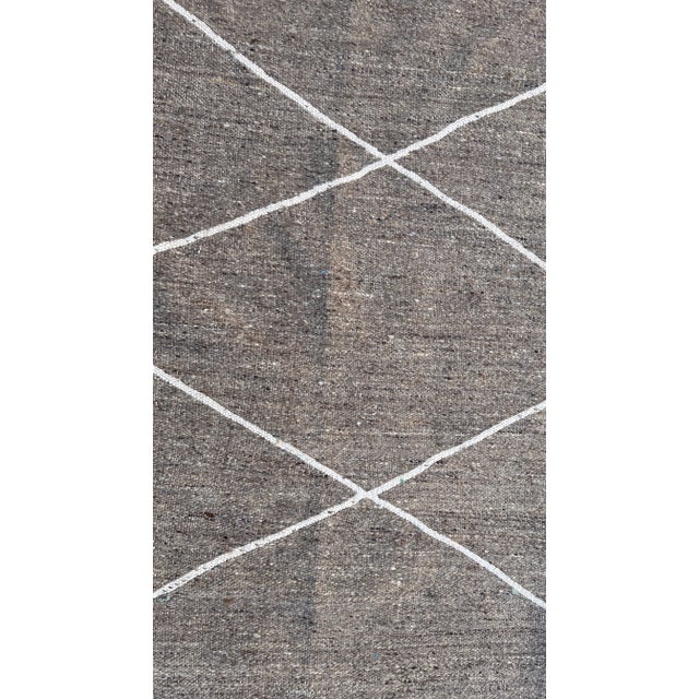Mid-Century Modern Flatweave Moroccan Kilim Rug - 9.6 X 5.91 Ft For Sale - Image 9 of 9