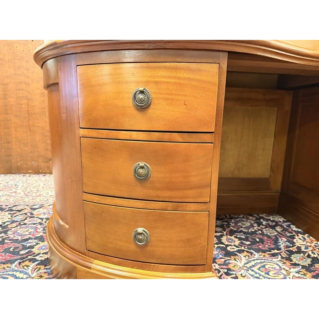 English Kidney-Shaped Chesterfield Desk For Sale - Image 9 of 15