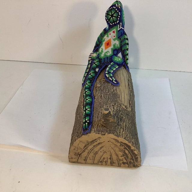 Art Deco Mid-Century Art Deco Beaded Lizard on a Faux Bois Ceramic Log. For Sale - Image 3 of 9