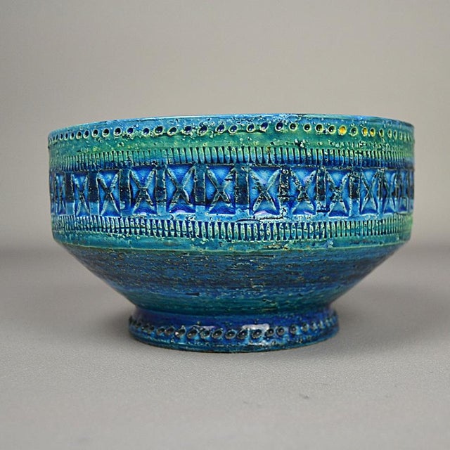Rimini Blu Glazed Ceramic Footed Centerpiece Bowl by Aldo Londi by Bitossi, 1950s, in Flawless conditions. Designed 1950...