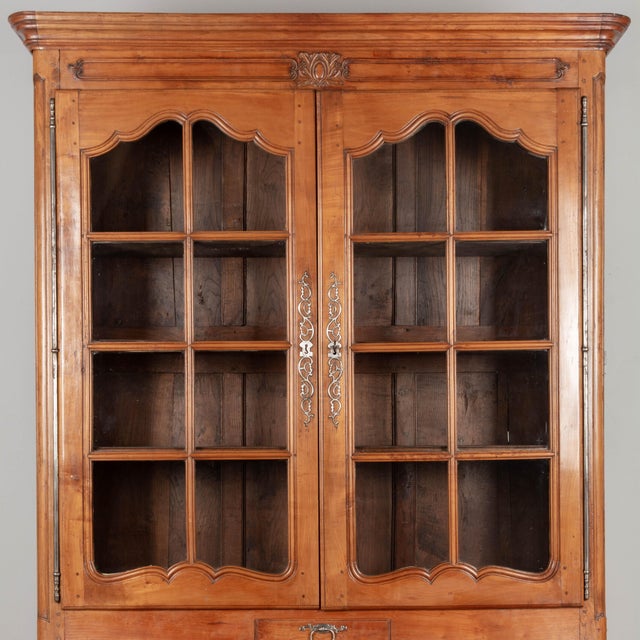 FrenchLouis XV Bibliothèque or Display Cabinet For Sale In Orlando - Image 6 of 13
